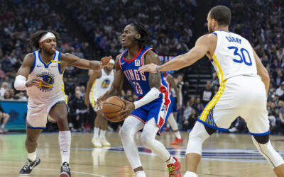 Hield y Moody lideran a Warriors con 22 puntos, en victoria 132-106 sobre Kings