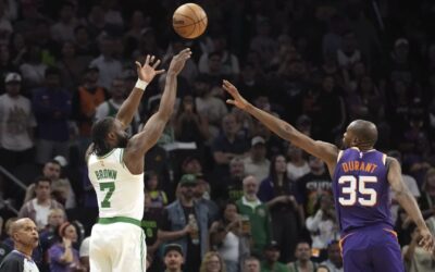 Celtics aplastan 132-102 a Suns para su séptima victoria consecutiva