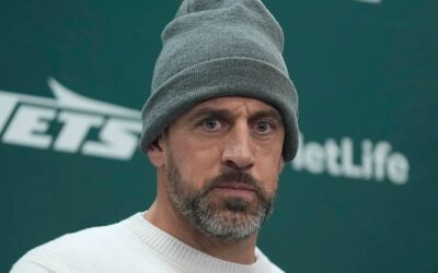 Rodgers afirma que no está reteniendo a equipos mientras piensa en su futuro