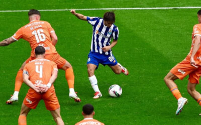 Rodrigo Mora, del Oporto, brilla con un doblete ante el Famalicão