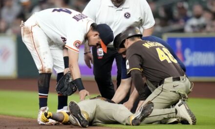 Padres colocan a Luis Arráez en lista de lesionados por conmoción tras choque aparatoso