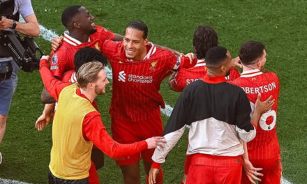 Liverpool gana la Liga Premier por vigésima vez e iguala el récord de la liga inglesa