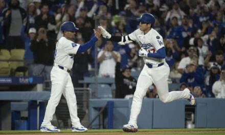 Dodgers vencen 5-3 a Rockies, pero Colorado evita otra blanqueada en su cuarta derrota seguida