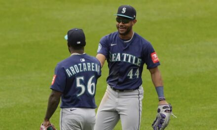 Arozarena y Marineros remontan para vencer 11-7 a Rojos en diez entradas