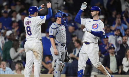 Happ conecta sencillo decisivo en la 10ma y Cachorros superan a Dodgers por 11-10