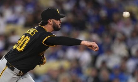 Skenes poncha a 9 y gana duelo contra Yamamoto en victoria de Piratas 3-0 sobre Dodgers