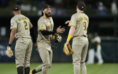 Cronenworth y Tatis pegan jonrones para ayudar a los Padres a vencer a los Atléticos