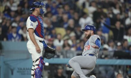 Gran inicio de Brown y 2 jonrones de Kelly derivan en paliza de Cachorros a Dodgers, 16-0