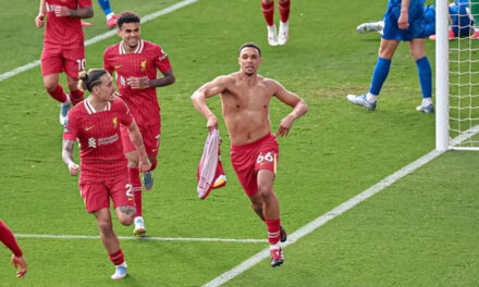 Liverpool acaricia el título en Premier League y desciende al Leicester