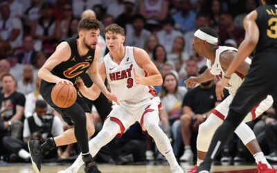 Cavs propinan a Heat su peor derrota en playoffs, ganan 124-87 y lideran 3-0 la serie