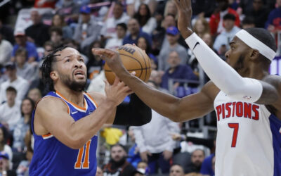 Brunson anota 32, Towns suma 27 y Knicks vencen a Pistons 94-93 para liderar la serie 3-uno