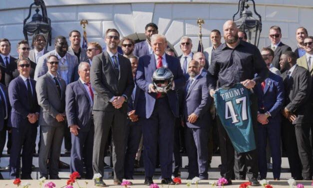 Trump celebra a los campeones Eagles en la Casa Blanca, pero sin Jalen Hurts