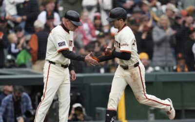 Jonrones de Yastrzemski y Chapman ayudan a los Gigantes a remontar para vencer 6-5 a Brewers