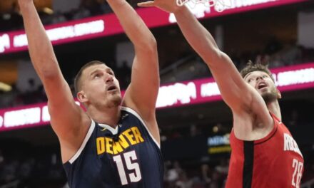 Nuggets aseguran cuarto puesto en Conferencia Oeste con victoria 126-111 sobre Rockets