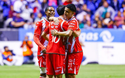 Necaxa triunfa en Puebla