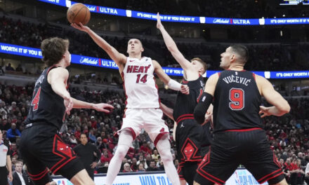 Herro anota 38 puntos y Heat domina a Bulls 109-90 para avanzar en el Play-In