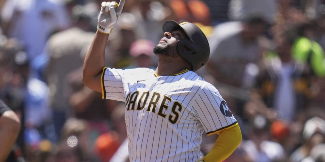 Díaz y Tatis conducen a Padres a victoria 5-3 sobre Gigantes, barridos en 2 juegos