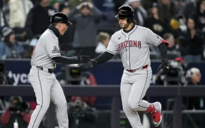 Suárez conecta grand slam en el 8vo y Diamondbacks remontan para vencer 7-5 a Yankees