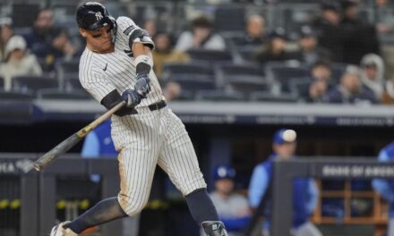 Judge corta sequía con jonrón decisivo y Yankees superan 4-3 a Reales para barrerlos