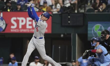 Elevado de sacrificio de Freeman y seis relevistas dan a Dodgers triunfo de 1-0 sobre Rangers