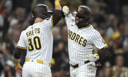 Bogaerts conecta HR y remolca 3 para que Padres derroten 7-4 a Gigantes