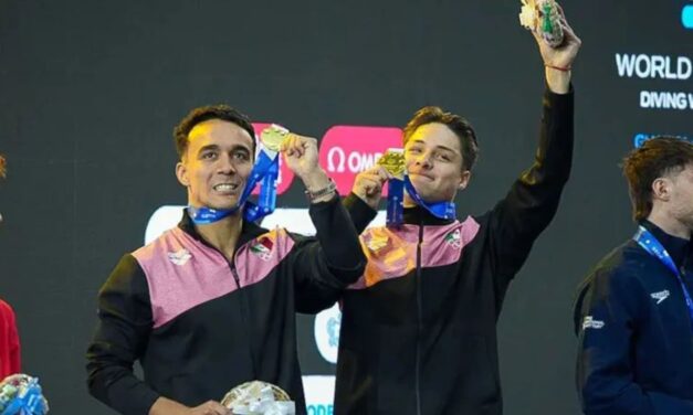 Osmar Olvera y Juan Celaya se cubren de oro en Mundial de Clavados