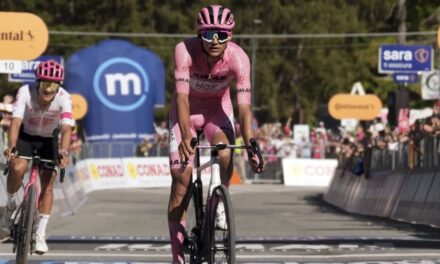 Del Toro sigue de rosa en el Giro tras el primero de dos grandes duelos de montaña