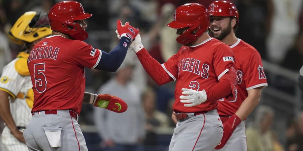 Grand slam de Taylor Ward corona una novena entrada de seis carreras y Angelinos vencen 9-5 a Padres