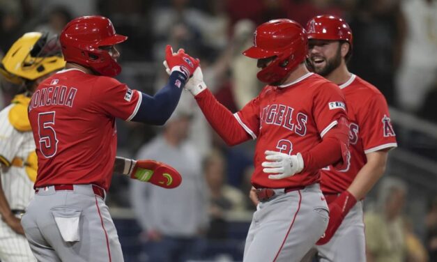 Grand slam de Taylor Ward corona una novena entrada de seis carreras y Angelinos vencen 9-5 a Padres