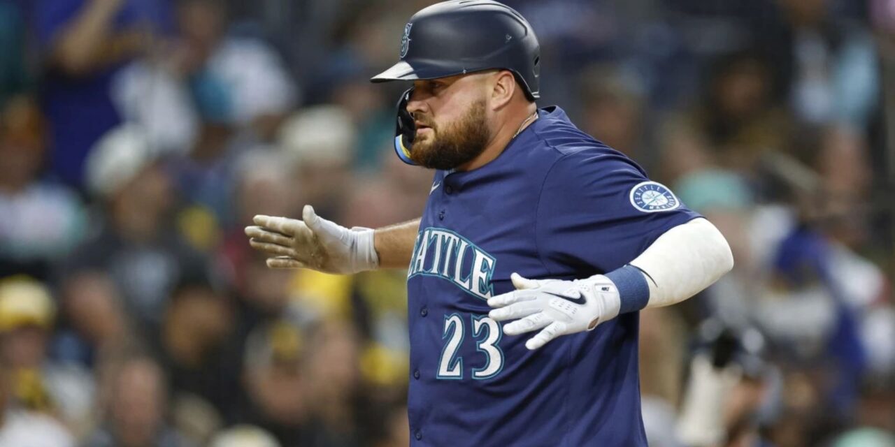 Tres jonrones dan a Mariners victoria 5-1 sobre Padres