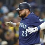 Tres jonrones dan a Mariners victoria 5-1 sobre Padres