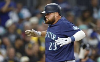 Tres jonrones dan a Mariners victoria 5-1 sobre Padres