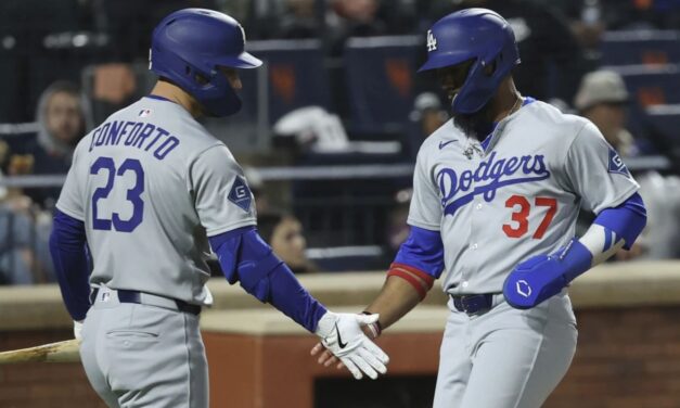 Hernández guía a Dodgers a triunfo 7-5 sobre Mets en 13 entradas y en jornada lluviosa