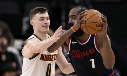 James Harden anota 28 y Clippers fuerzan un 7mo partido con aguerrida victoria 111-105 sobre Nuggets