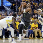 Edwards y Randle guían a Wolves a triunfo 102-97 sobre Warriors para adelantarse 2-1 en la serie