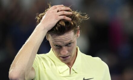 Jannik Sinner detalla sentirse confundido tras aceptar sanción por dopaje