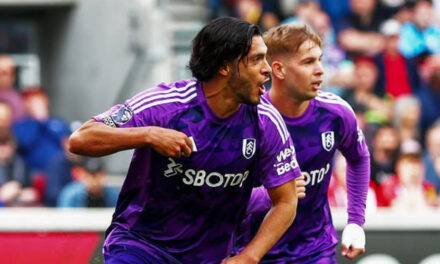 Raúl Jiménez vuelve a anotar en victoria del Fulham