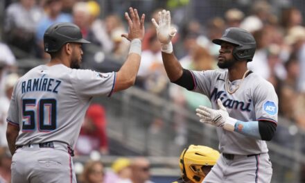 Ramírez conecta jonrón y remolca 4 carreras para que Marlins se impongan 10-8 a Padres