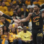 Donovan Mitchell anota 43 y Cavaliers vencen a los Pacers 126-104 para reducir el déficit de la serie a 2-1