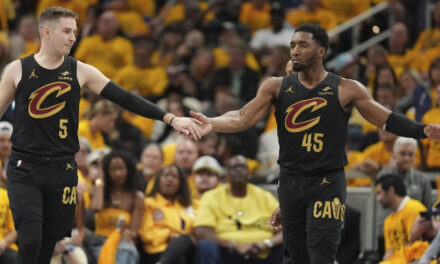 Donovan Mitchell anota 43 y Cavaliers vencen a los Pacers 126-104 para reducir el déficit de la serie a 2-1