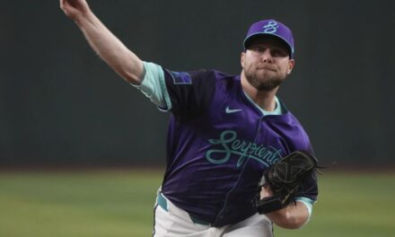 Burnes lanza siete entradas y lidera a Diamondbacks 3-0 sobre Dodgers