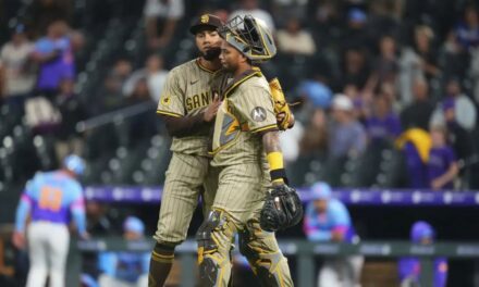 Gavin Sheets tiene 4 carreras impulsadas, Martín Maldonado conecta HR de 2 carreras y Padres vencen a Rockies 13-9