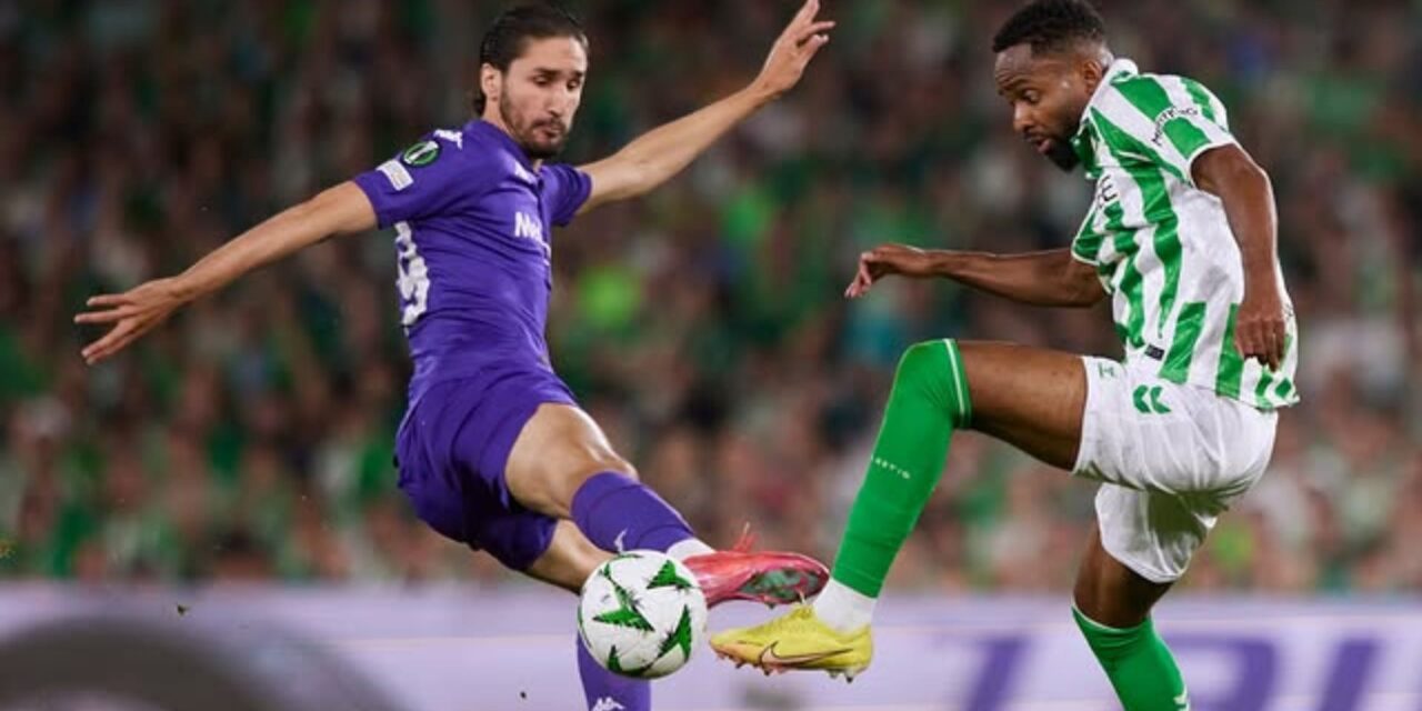 Betis se adelanta 2-1 a Fiorentina en su semifinal de Conference League
