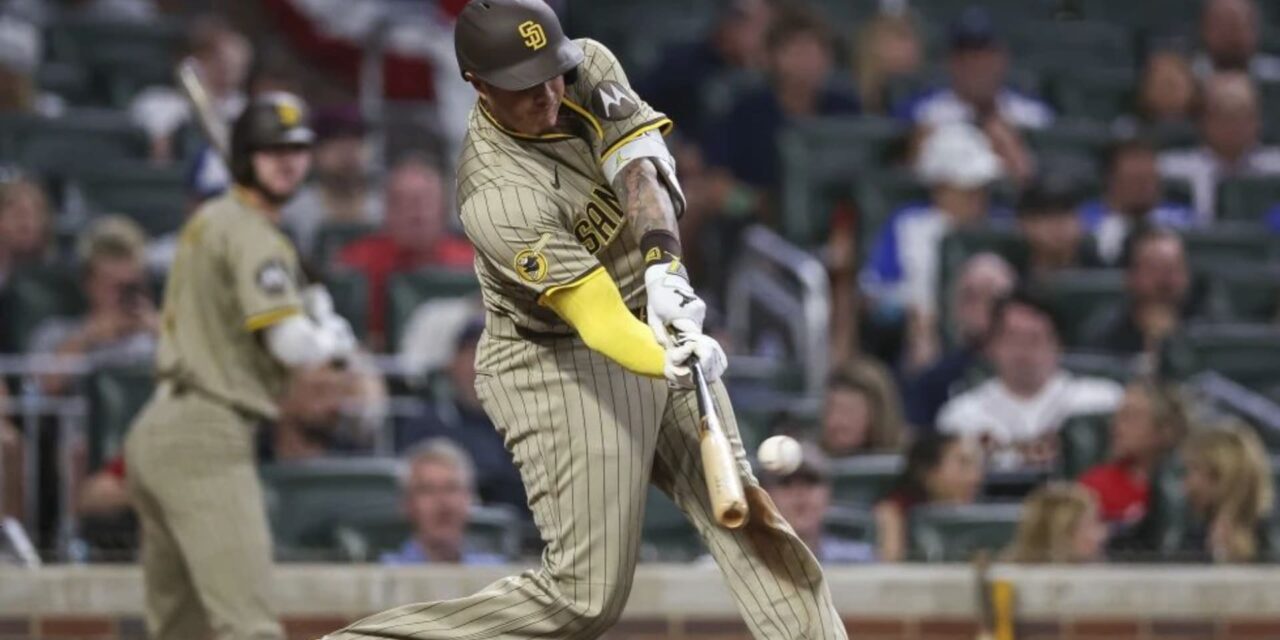 Machado conecta jonrón en la 9na y Padres superan 2-1 a Bravos pese a regreso de Acuña