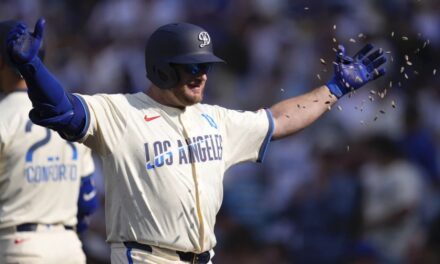 Muncy impulsa 7 para Dodgers en paliza 18-2 ante Yankees y rompen récord ante Nueva York