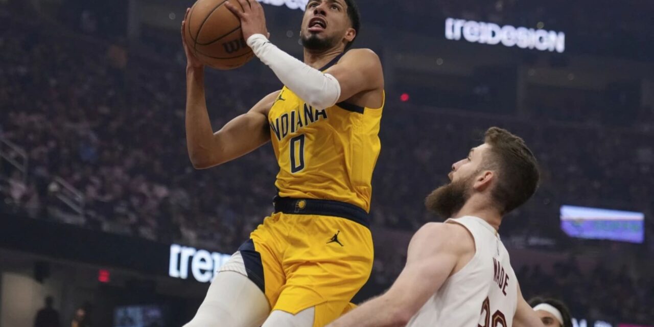 Haliburton lidera remontada y Pacers sorprenden 121-112 a Cavs en juego 1 de semifinales del Este