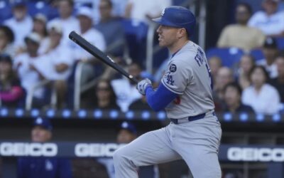 Triple de Freeman con bases llenas ayuda a Dodgers a vencer a Marlins por 10-1
