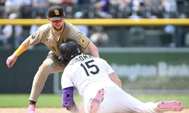 Goodman conecta un doble, un triple y un HR y tiene 5 carreras impulsadas mientras los Rockies vencen a los Padres 9-3