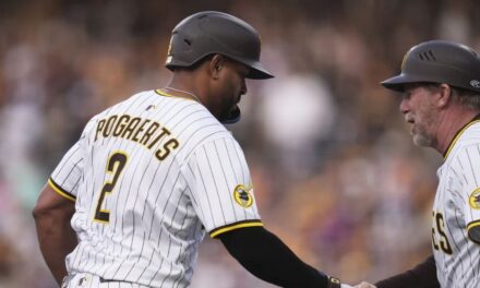 Jonrón de tres carreras de Bogaerts en la 1ra guía a Vásquez y Padres a victoria 5-1 ante Angelinos