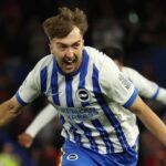 Suplentes dan vibrante victoria a Brighton sobre el campeón Liverpool en la Liga Premier